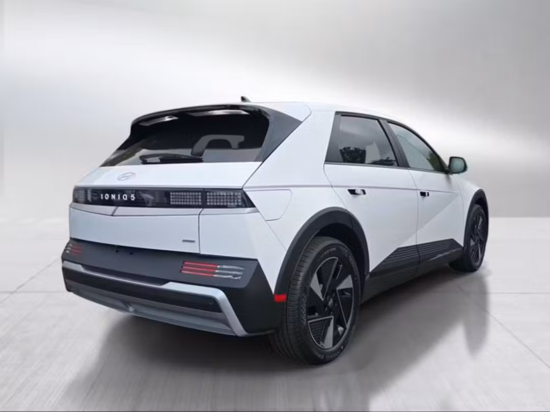 2026 Hyundai Ioniq 5 SE - Image 3
