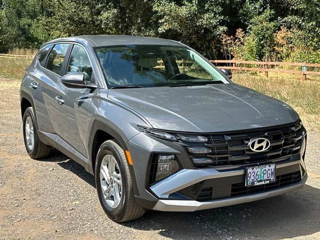 2025 Hyundai Tucson SE - Image 2