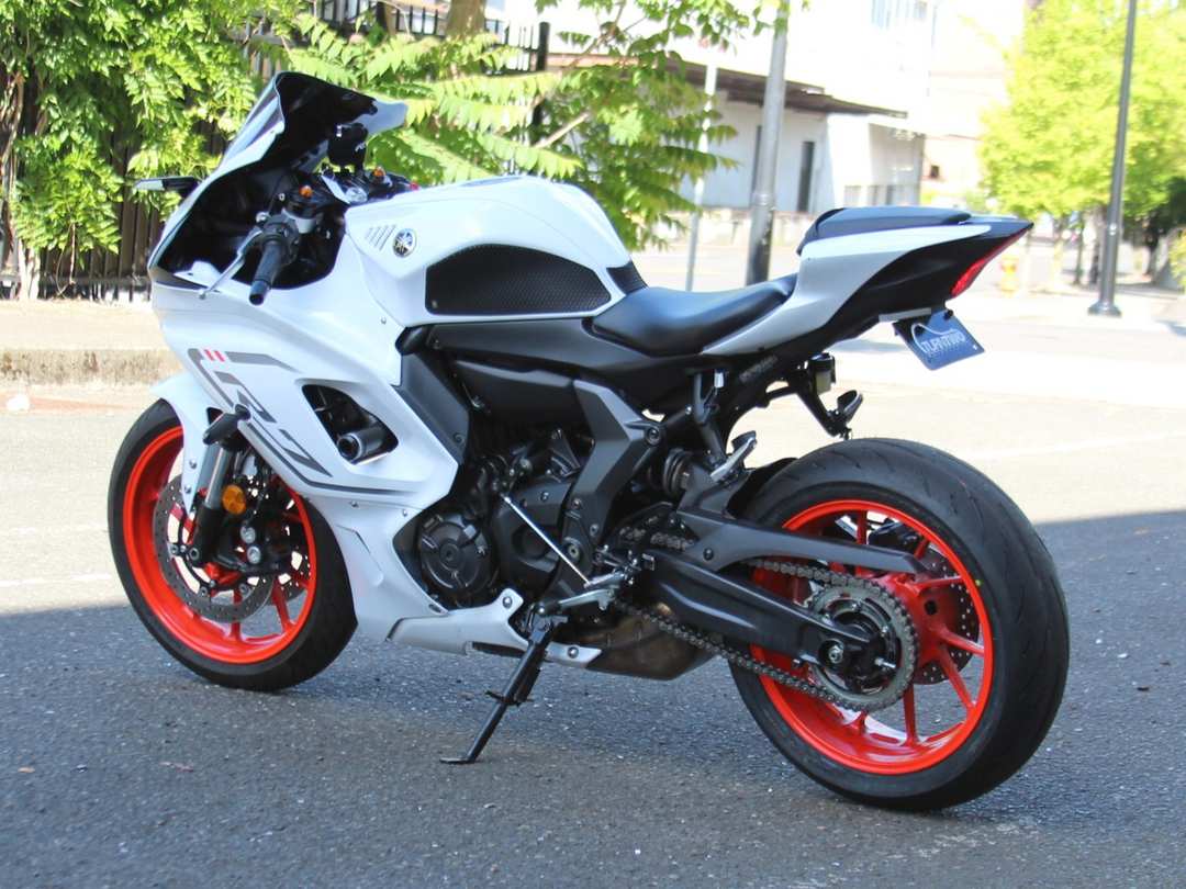 2023 YAMAHA Yzf-R7 - Image 2