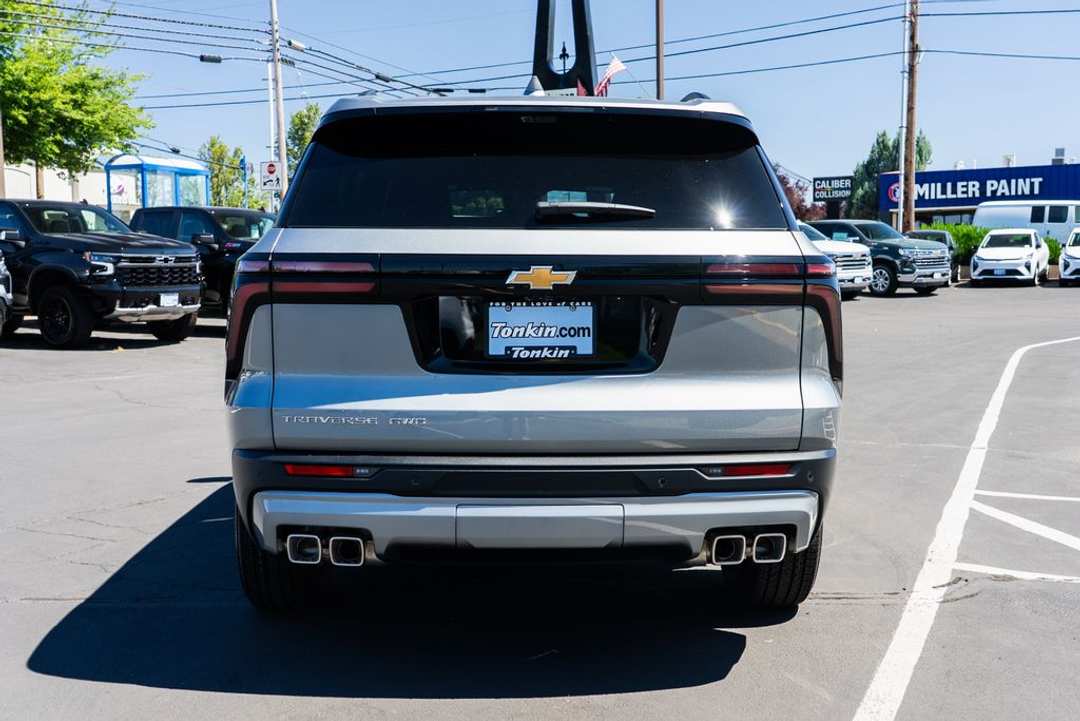 2026 Chevrolet Traverse LT - Image 3