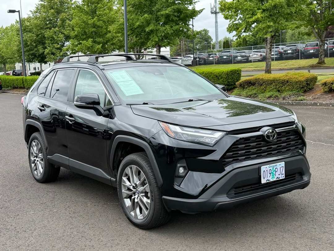 2023 Toyota Rav4 XLE Premium - Image 3