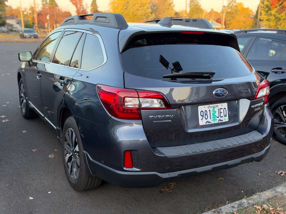 2016 Subaru Outback 3.6R - Image 2