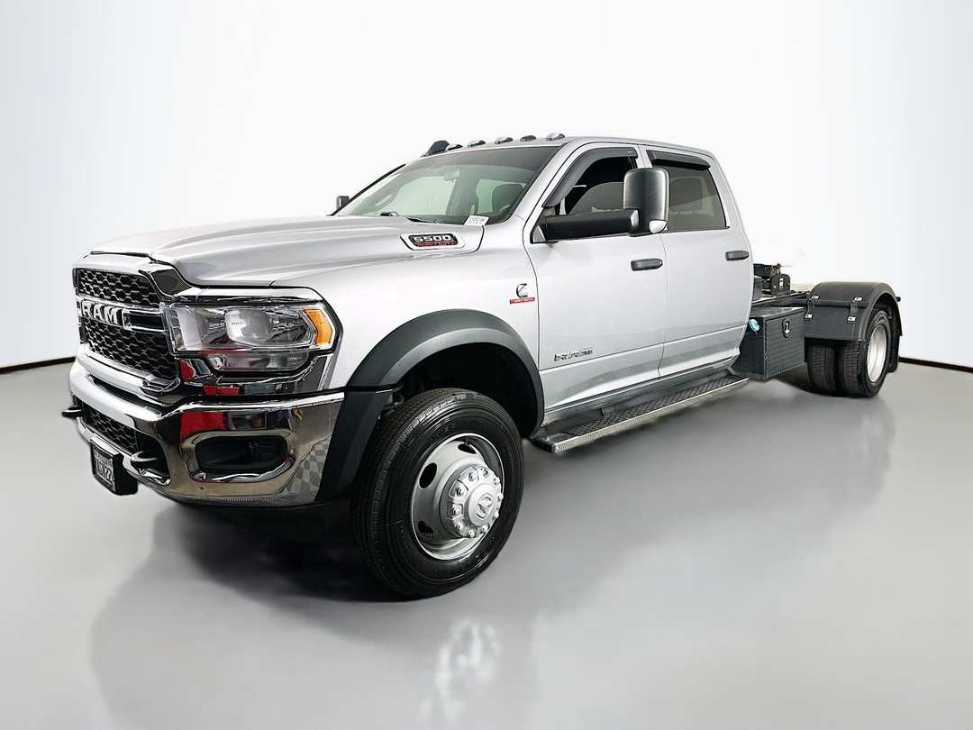 2022 Ram 5500Hd Tradesman - Image 3