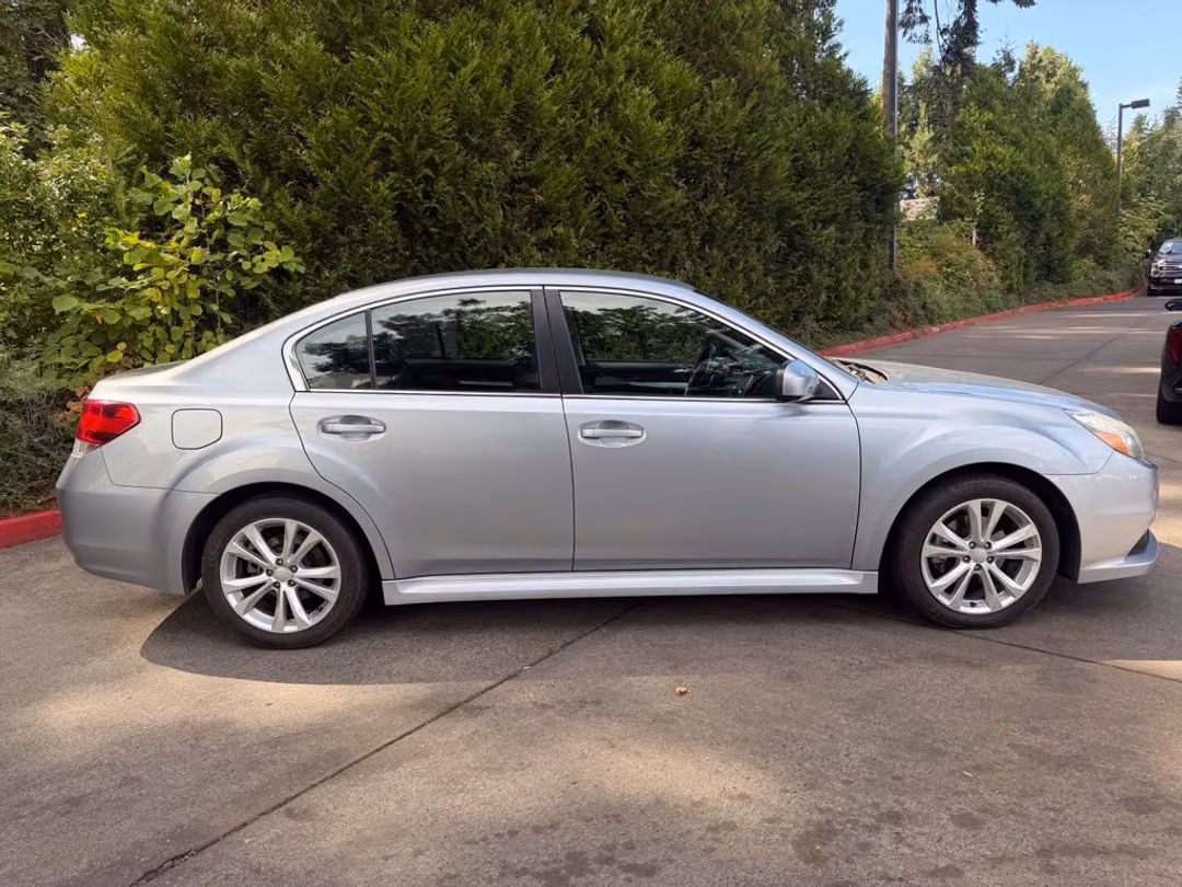 2013 Subaru Legacy 2.5i - Image 2