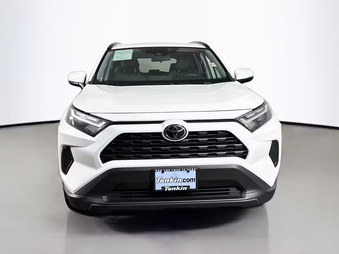 2023 Toyota Rav4 XLE - Image 2