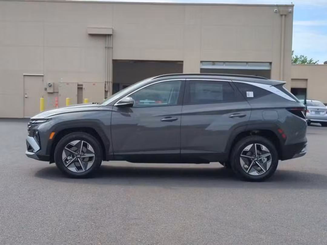 2026 Hyundai Tucson SEL Premium - Image 3