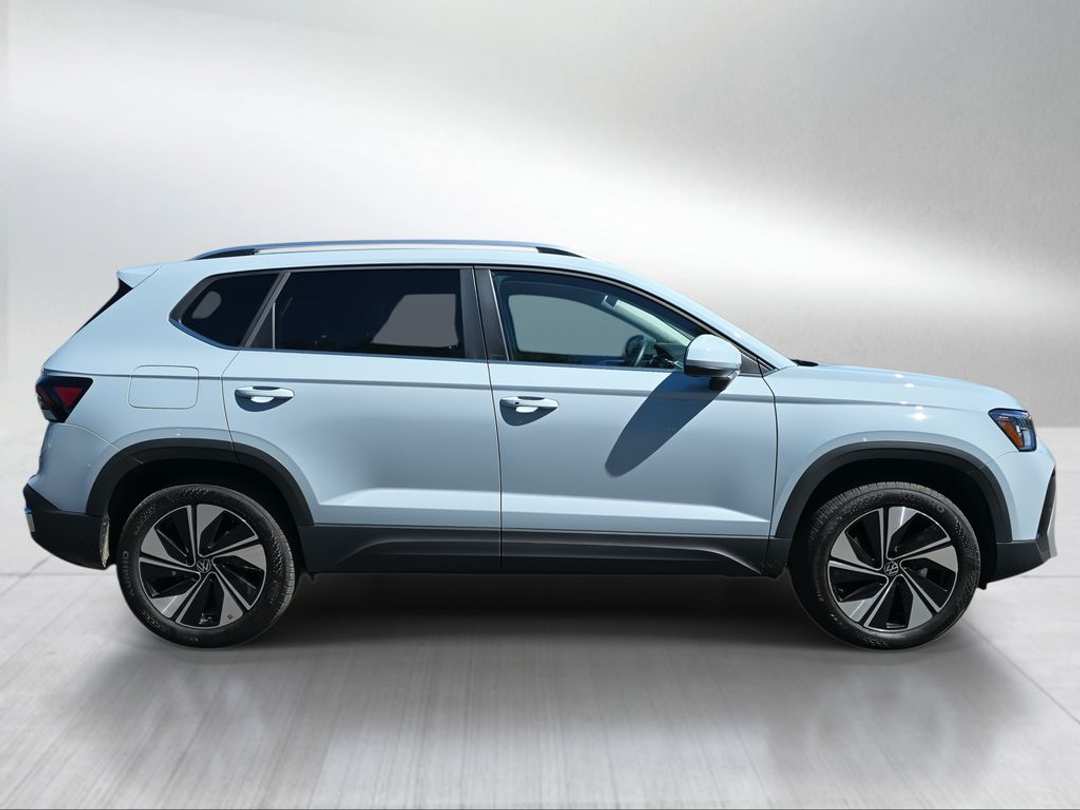 2025 Volkswagen Taos 1.5T SE - Image 2