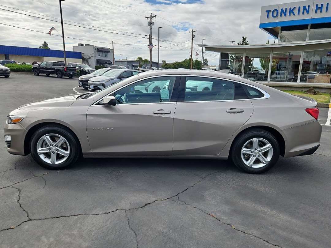 2024 Chevrolet Malibu LT - Image 3