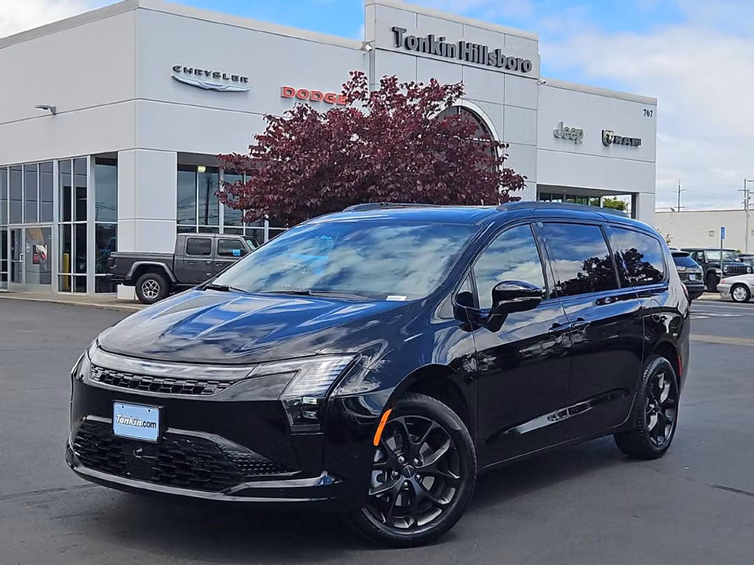 2027 Chrysler Pacifica Limited - Image 2