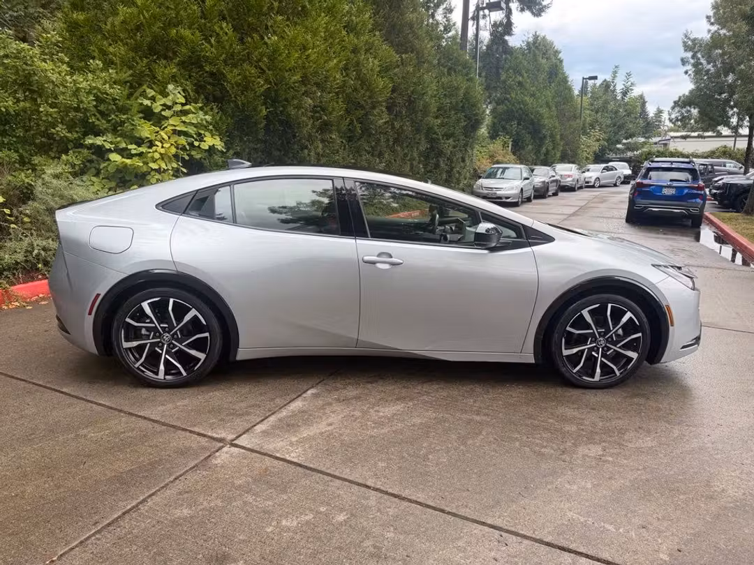 2023 Toyota Prius Prime XSE - Image 2