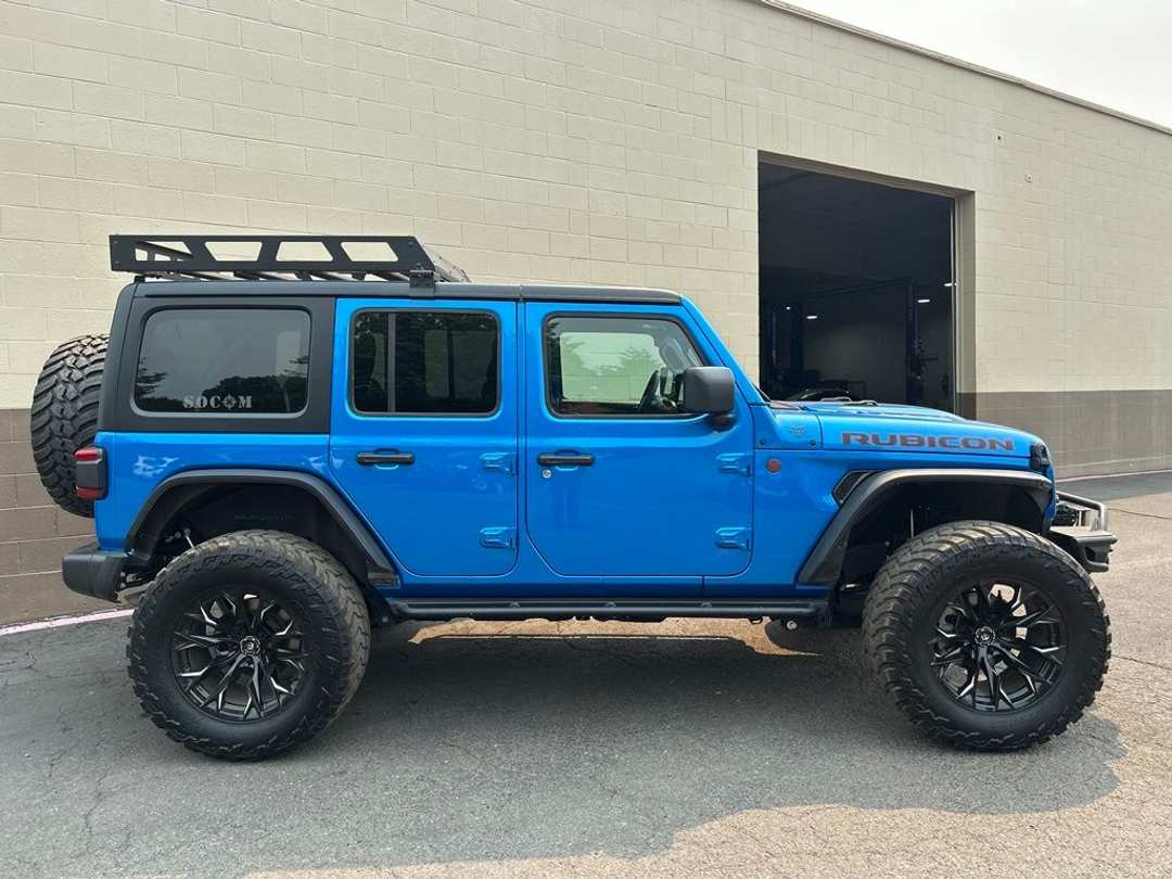 2025 Jeep Wrangler Rubicon - Image 3