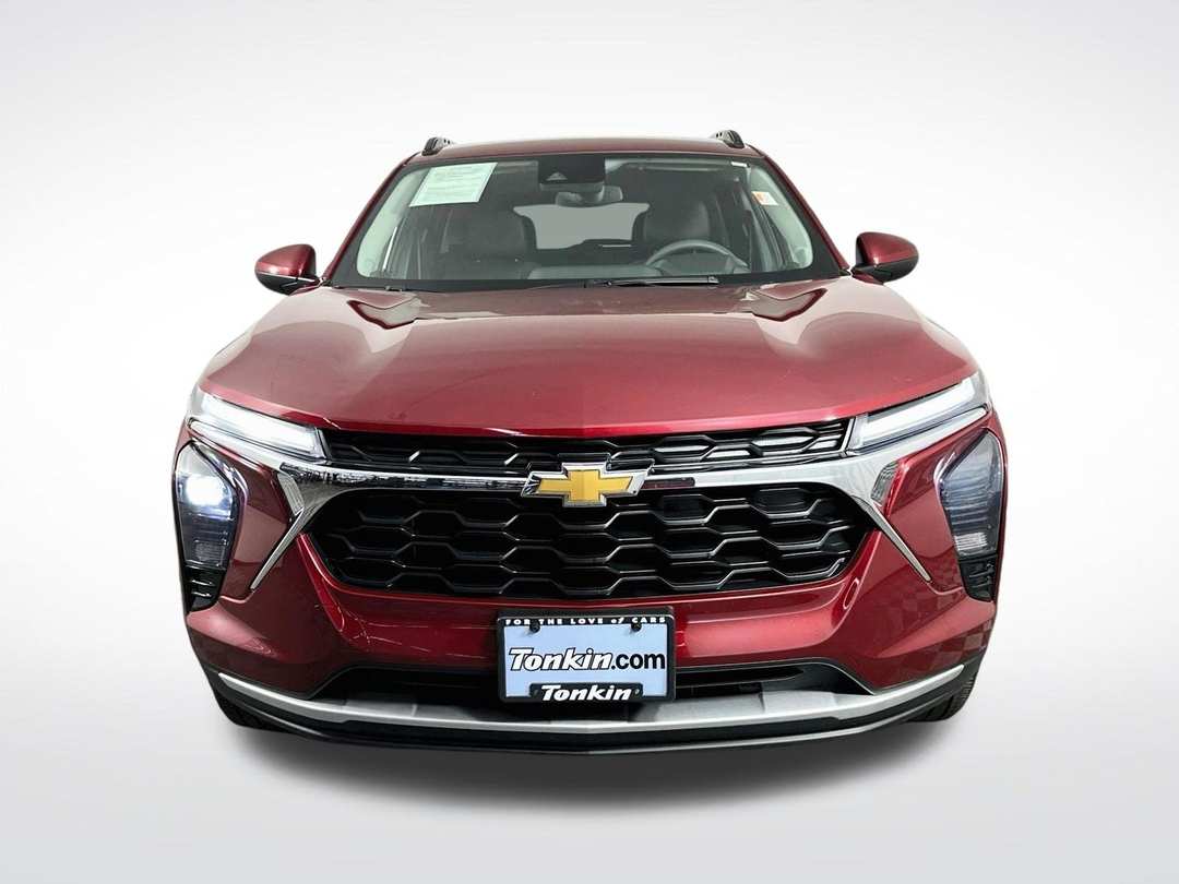 2025 Chevrolet Trax LT - Image 2