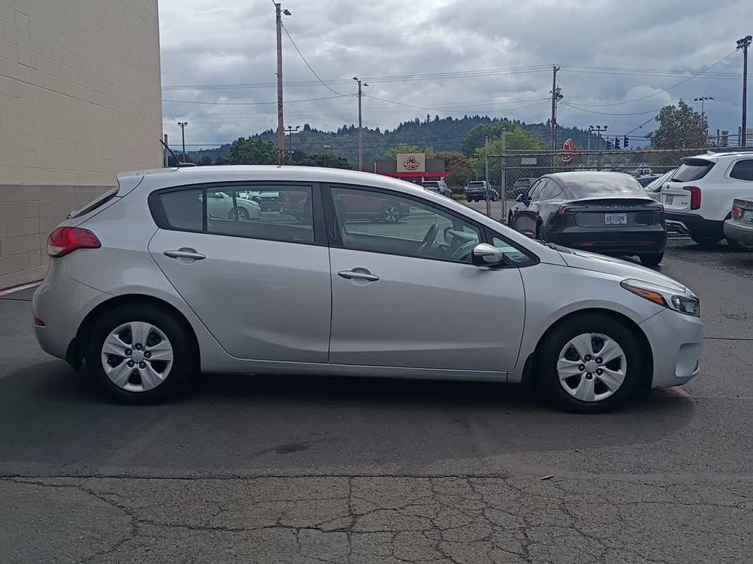 2017 Kia Forte5 LX - Image 3