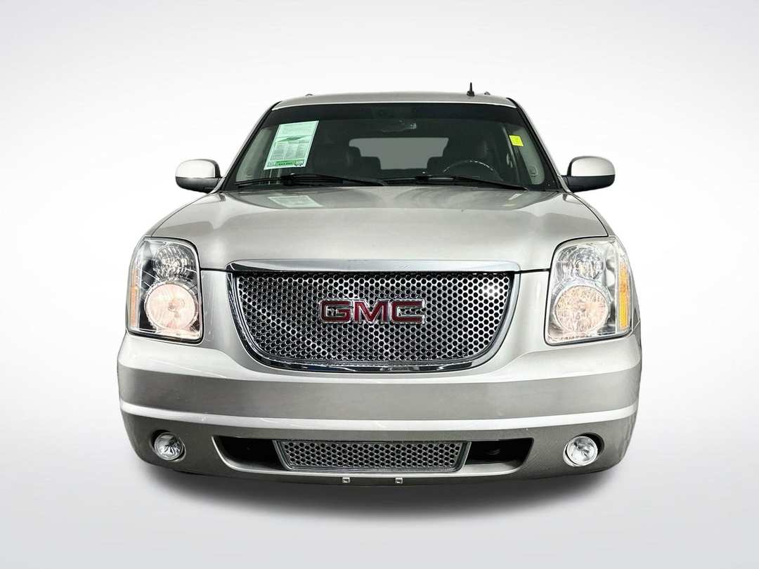2007 GMC Yukon Denali - Image 2