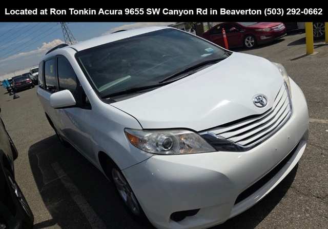 2017 Toyota Sienna LE