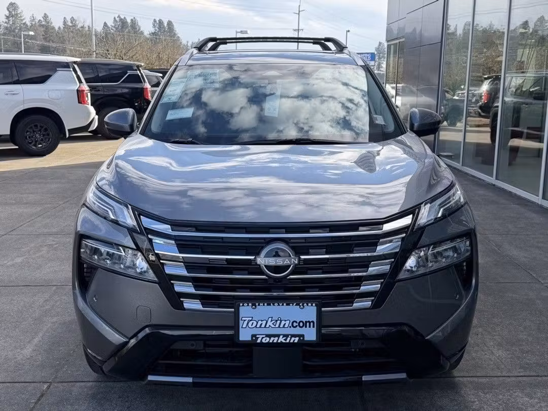 2026 Nissan Rogue Platinum - Image 3
