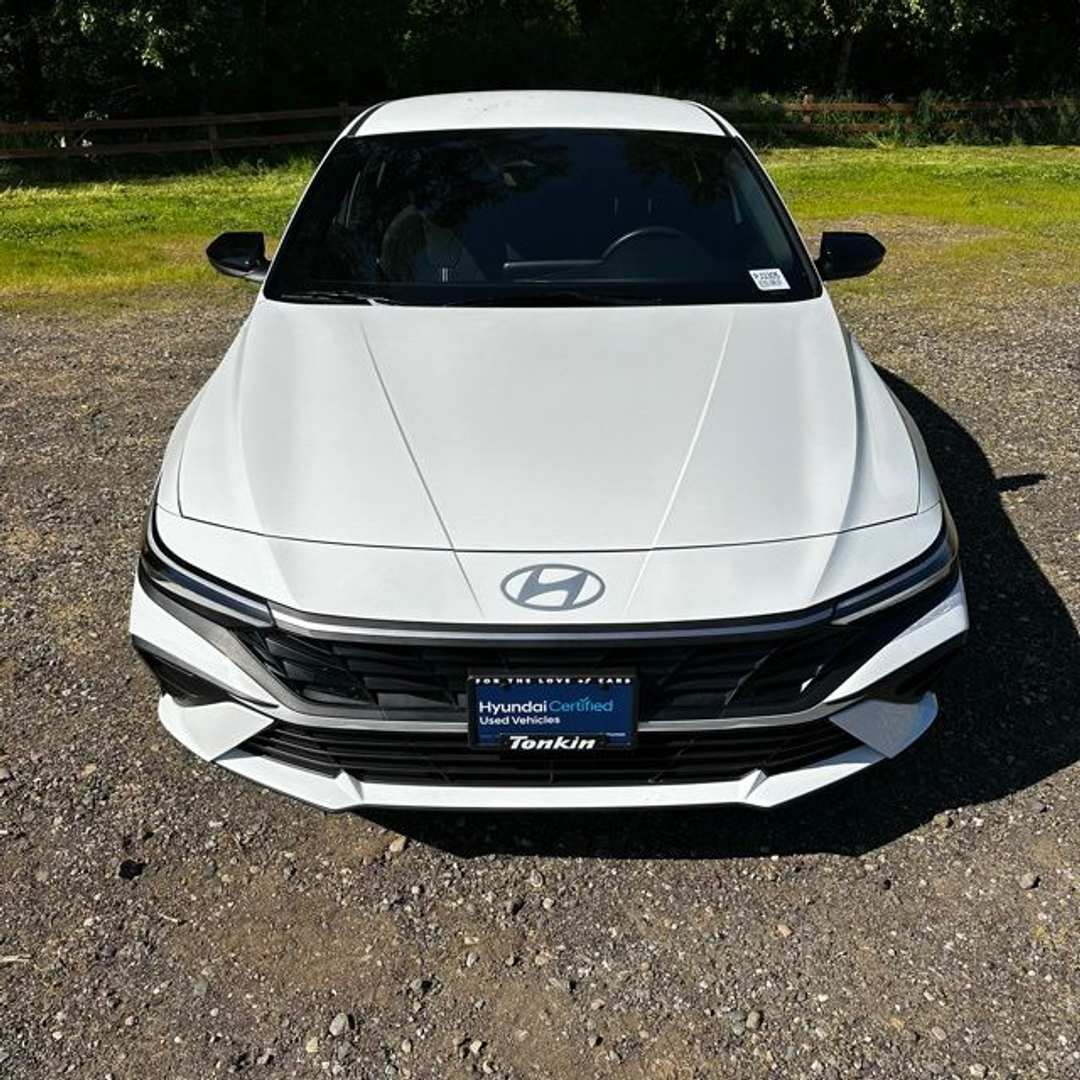 2025 Hyundai Elantra SEL Sport - Image 3