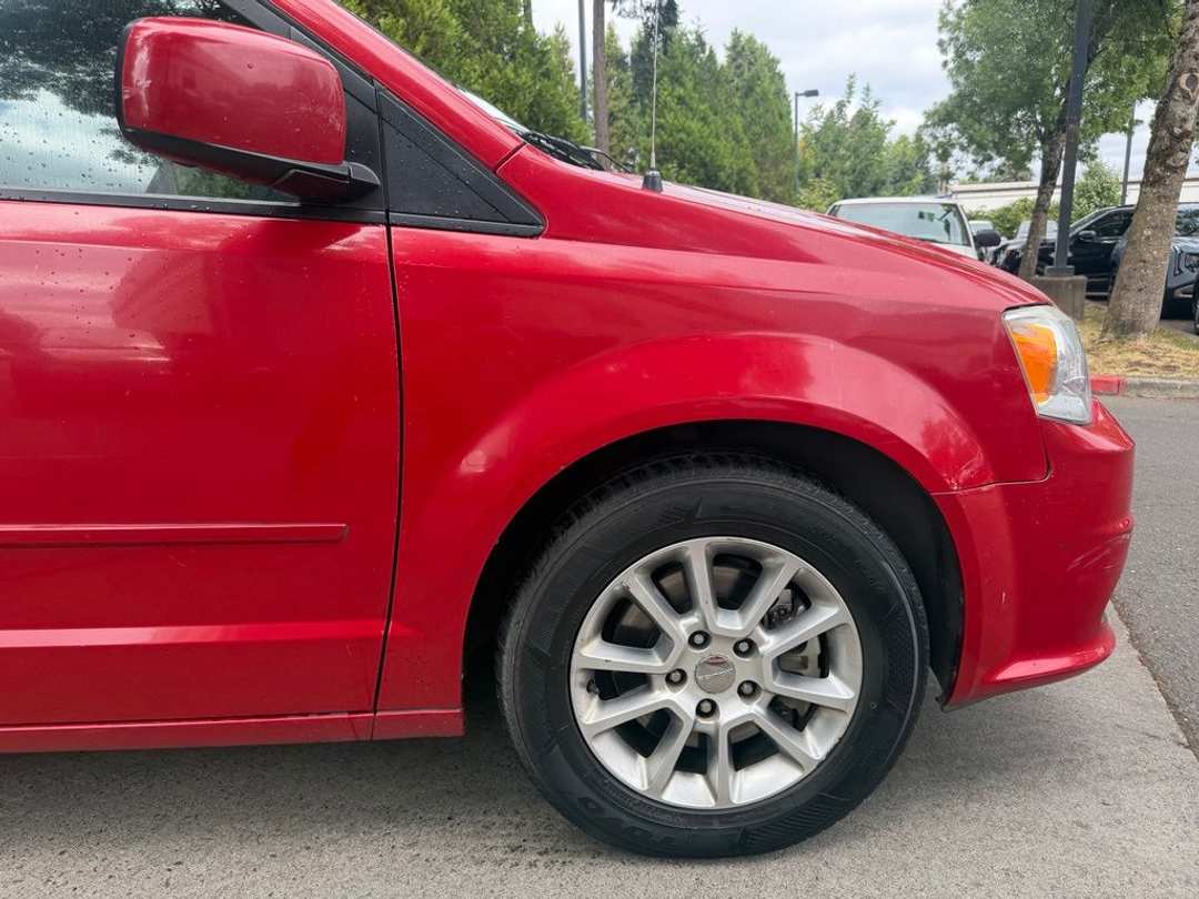 2013 Dodge Grand Caravan R/T - Image 3