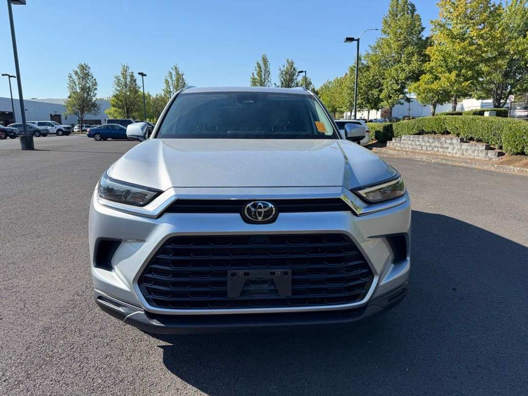 2024 Toyota Grand Highlander XLE - Image 2