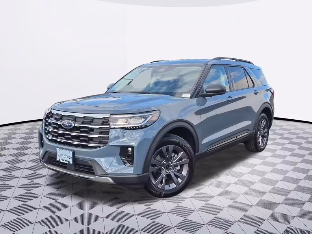2026 Ford Explorer Active - Image 2