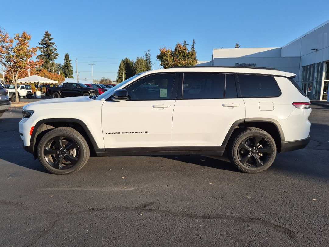 2023 Jeep Grand Cherokee L Altitude - Image 3