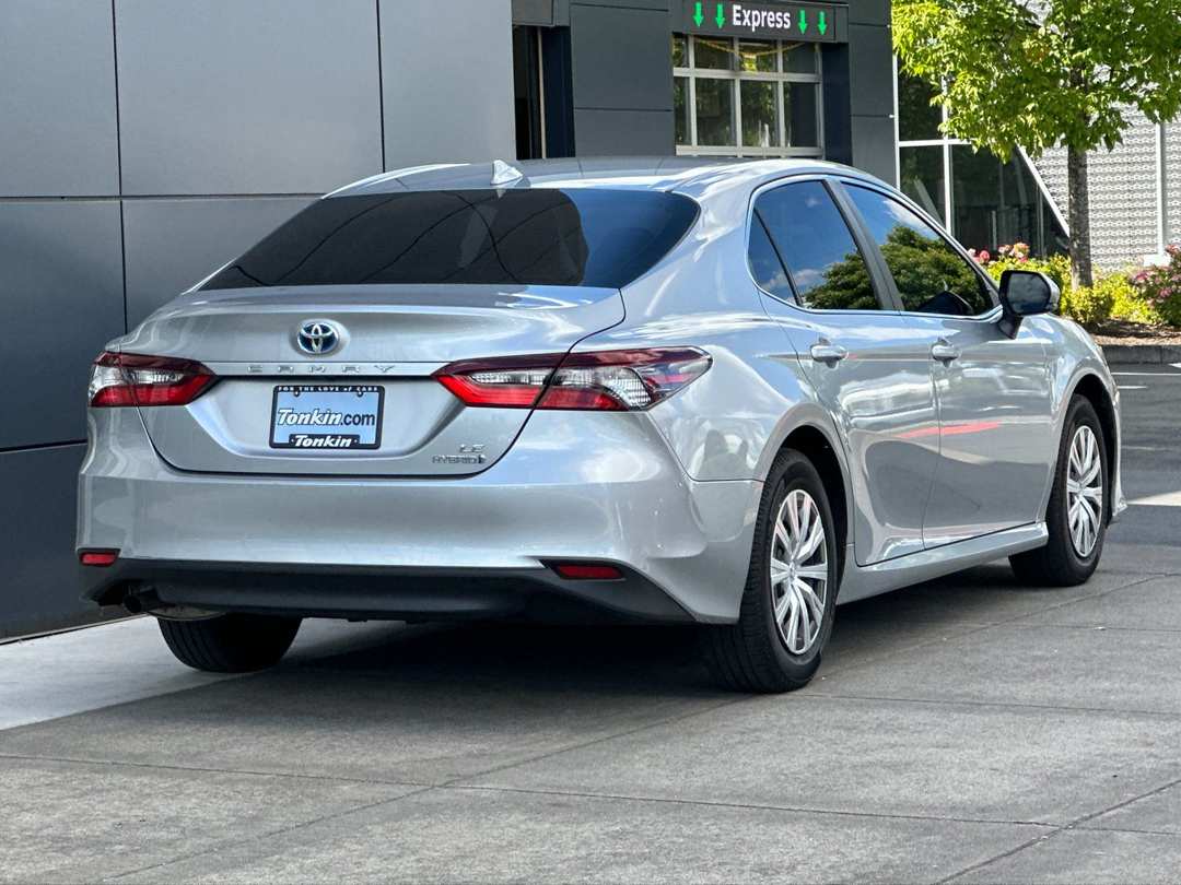 2022 Toyota Camry Hybrid LE - Image 3