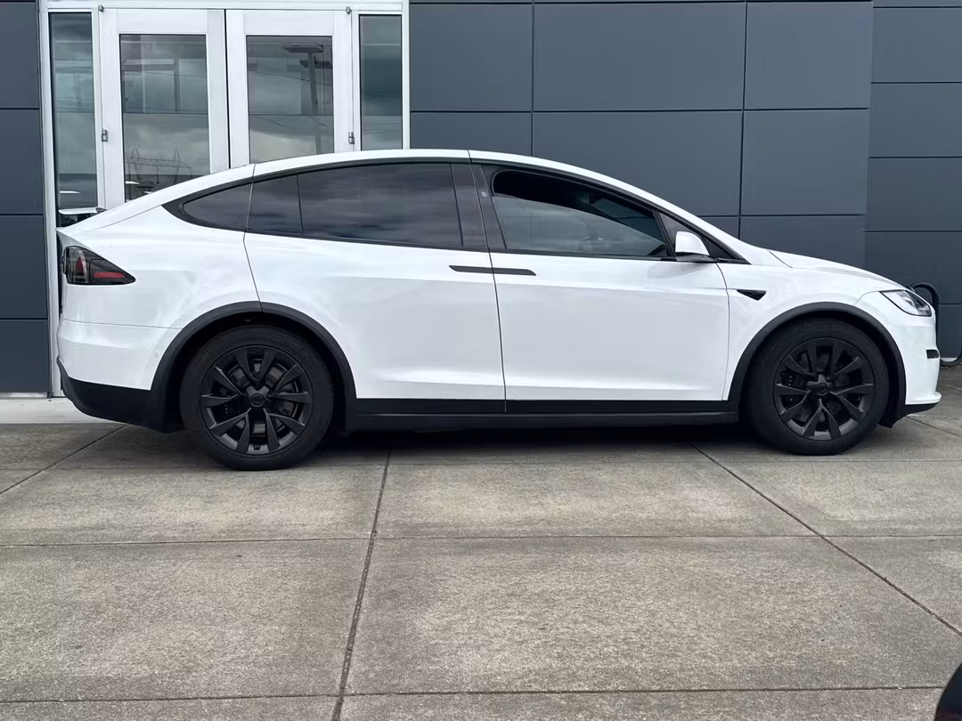 2022 Tesla Model X Plaid - Image 2