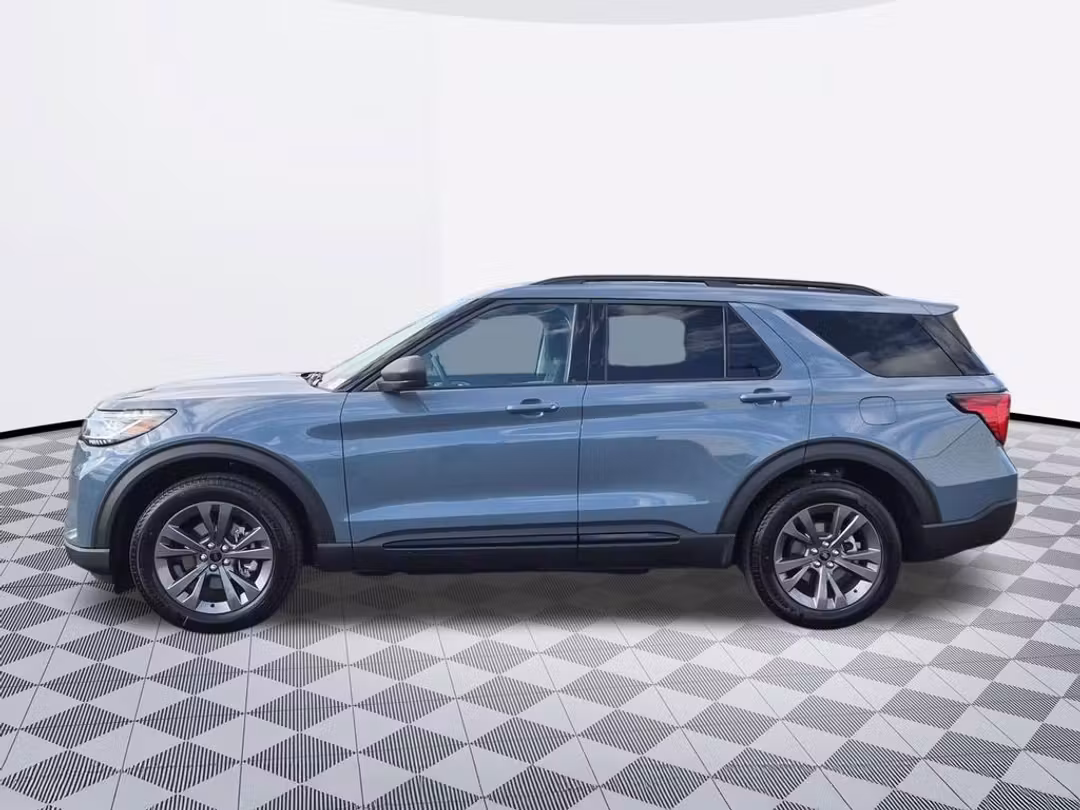 2026 Ford Explorer Active - Image 3