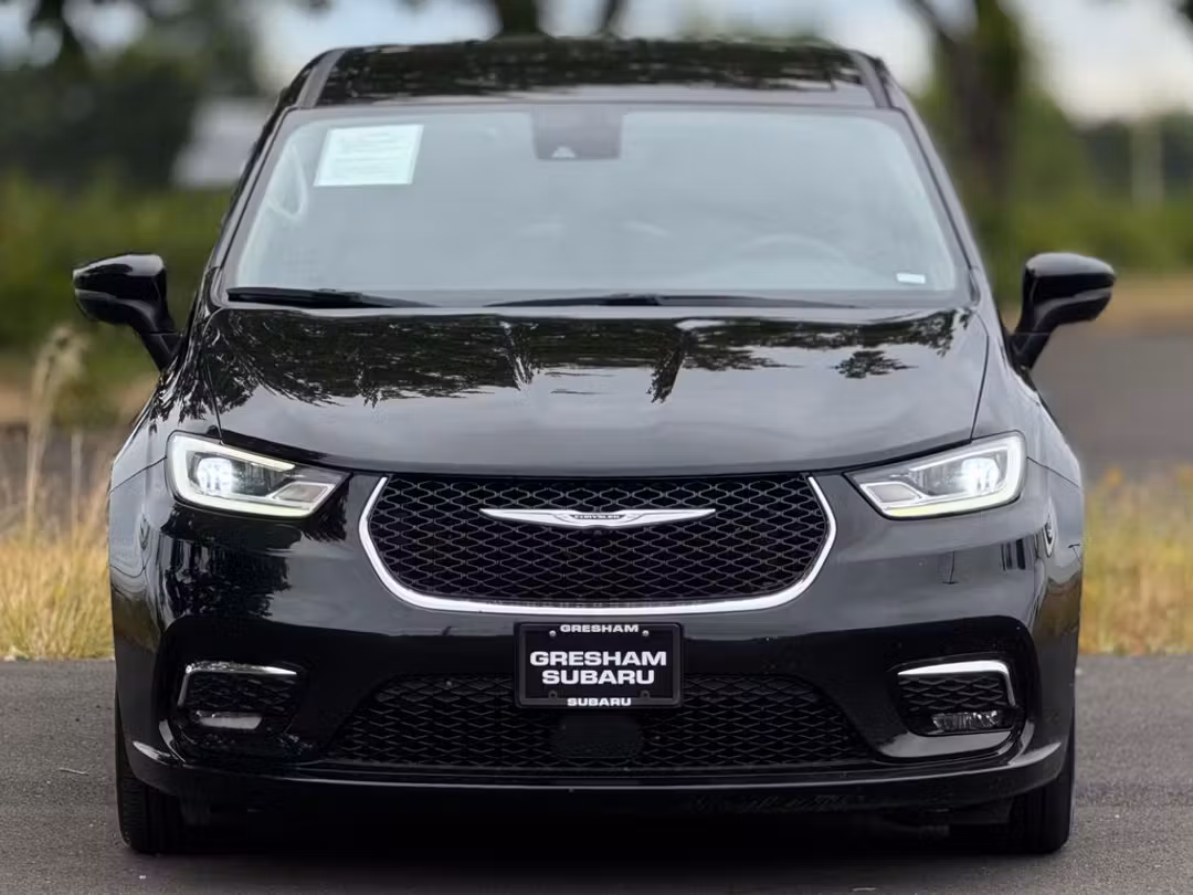 2023 Chrysler Pacifica Hybrid Touring L - Image 2