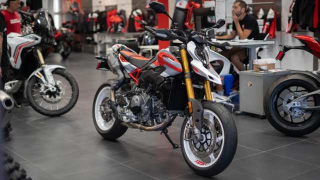 2027 Ducati Hypermotard V2 Sp