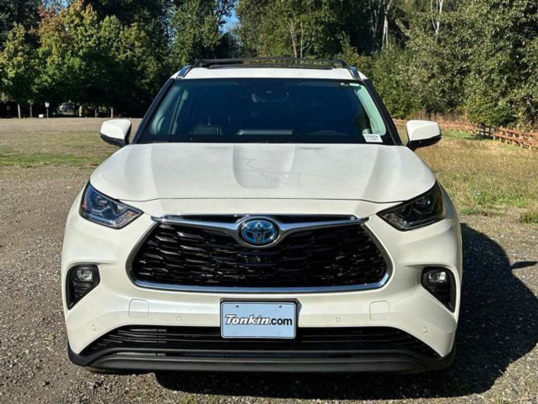 2021 Toyota Highlander Hybrid Limited - Image 3