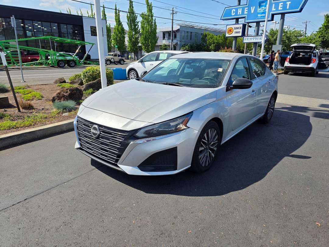 2024 Nissan Altima 2.5 SV - Image 2