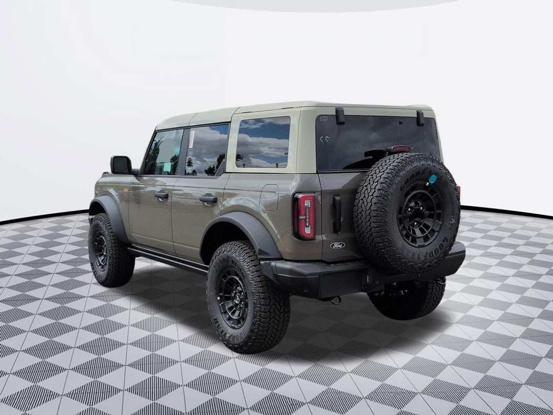 2026 Ford Bronco Badlands - Image 3