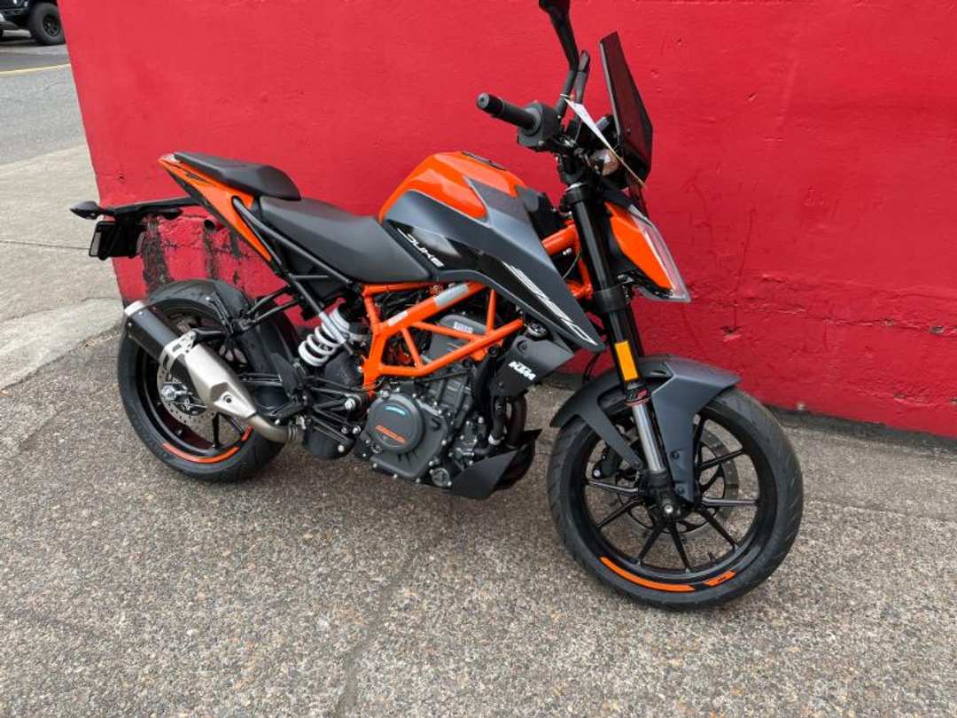 2023 KTM 390 Duke - Image 2