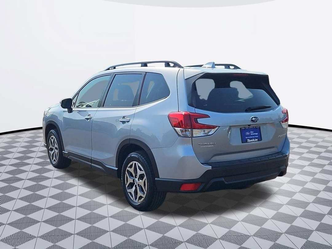 2023 Subaru Forester Premium - Image 3