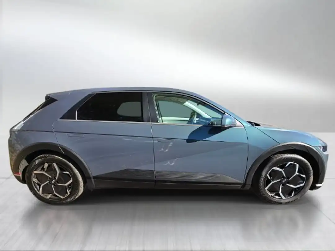 2024 Hyundai Ioniq 5 SE Standard Range - Image 2