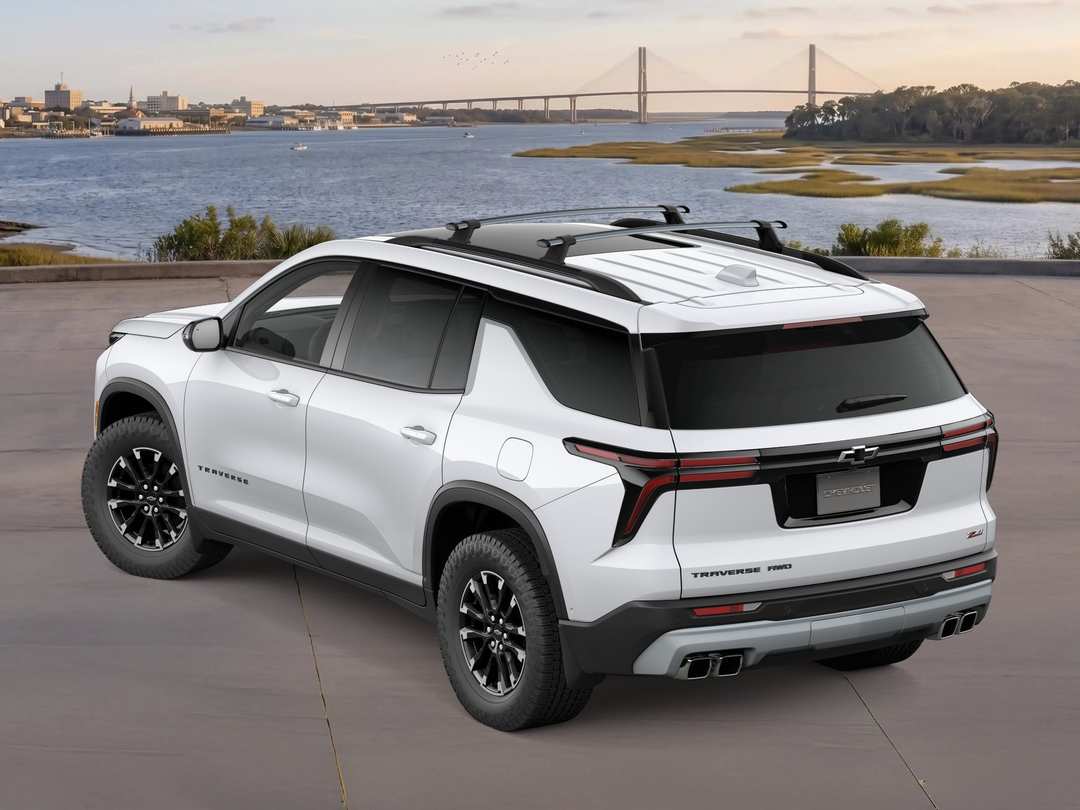2026 Chevrolet Traverse Z71 - Image 2