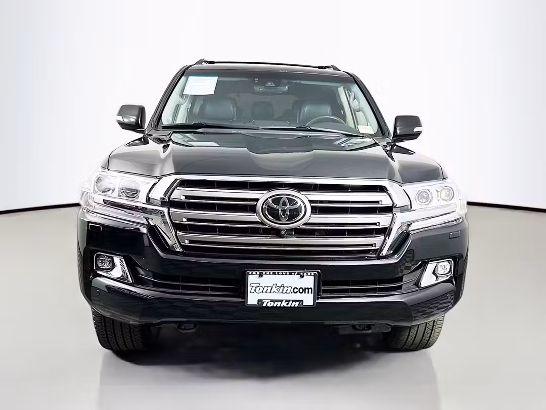 2017 Toyota Land Cruiser Base - Image 2