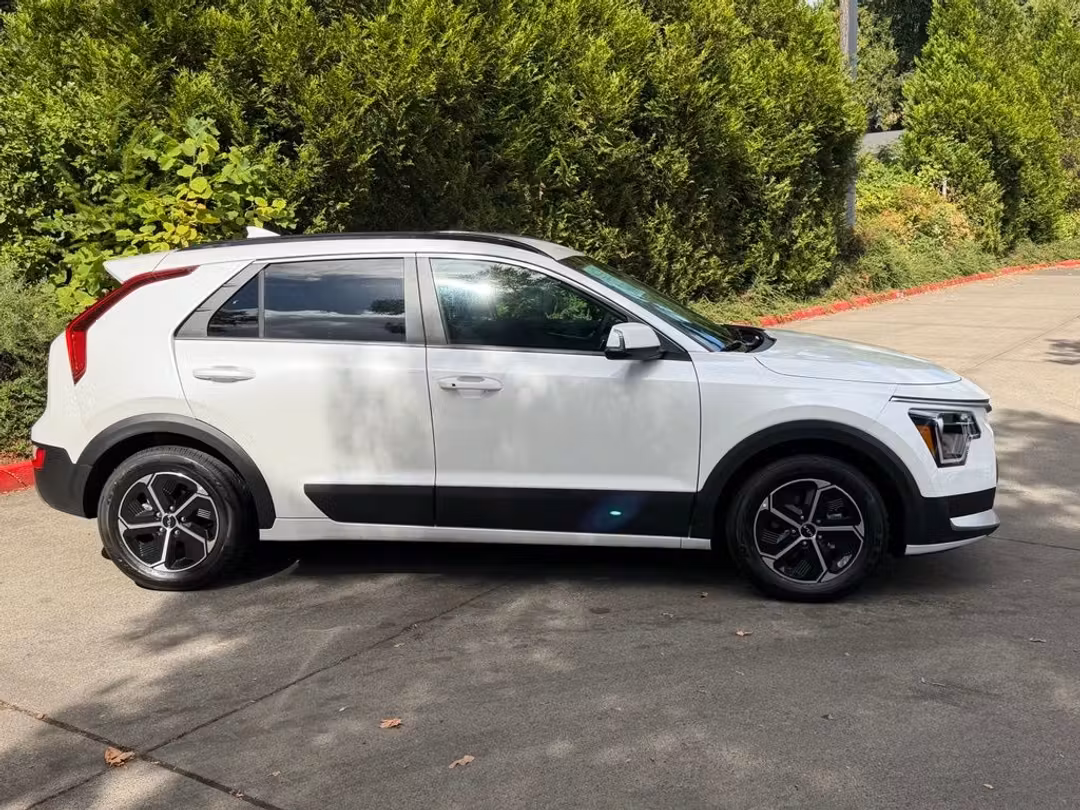 2025 Kia Niro Plug-In Hybrid EX - Image 2