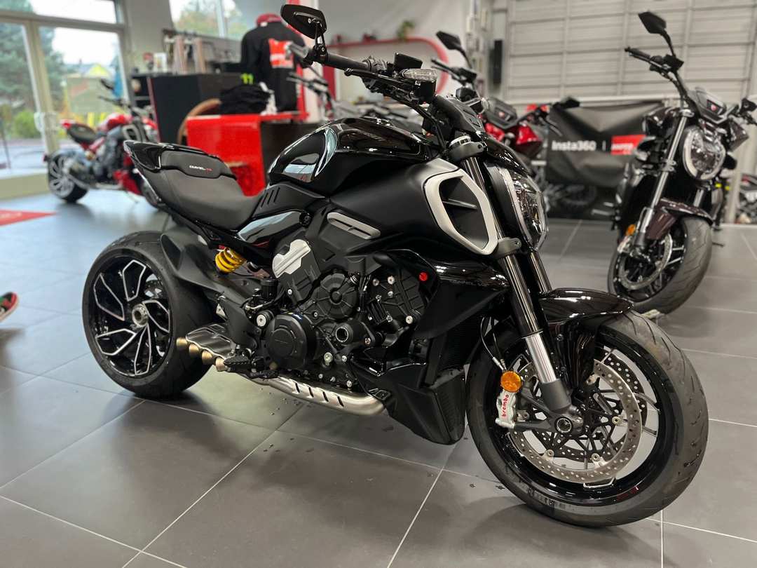 2024 Ducati Diavel V4 - Image 2