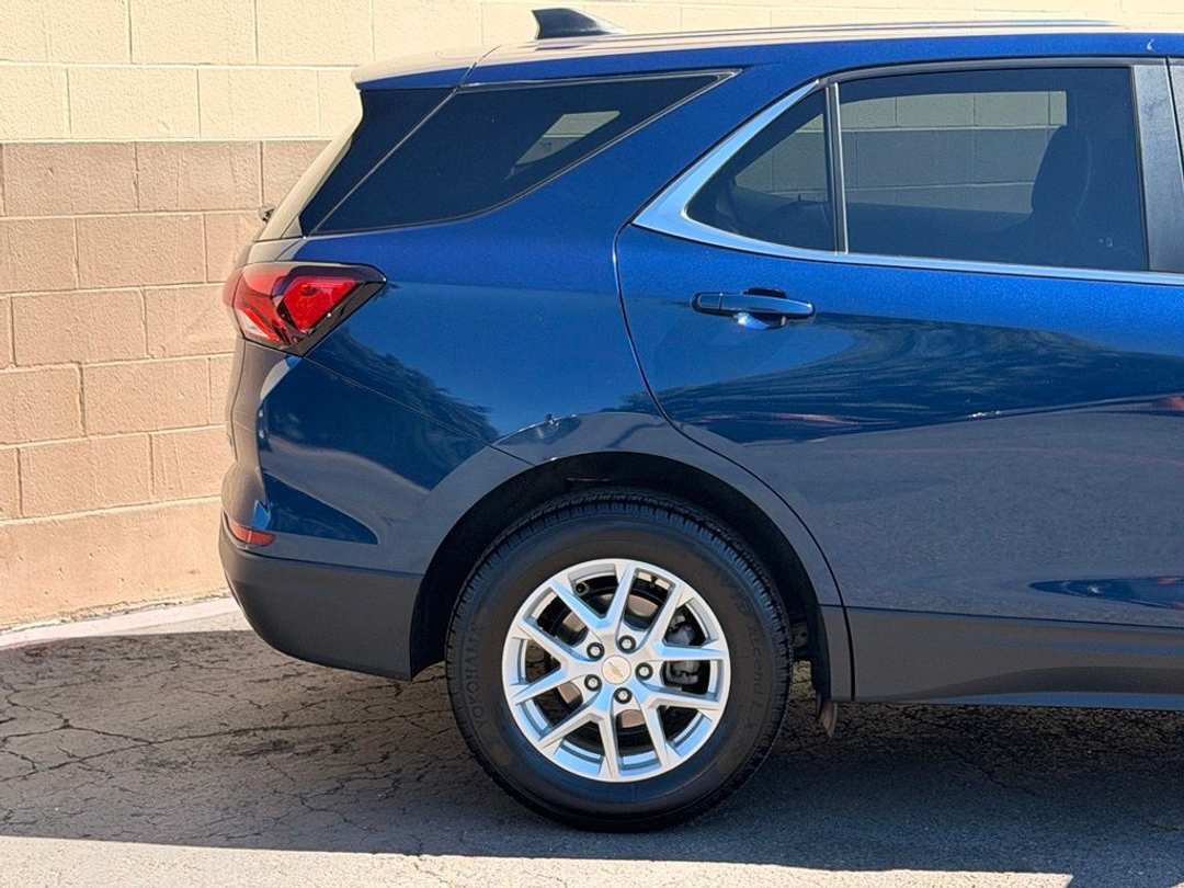 2023 Chevrolet Equinox LT - Image 3