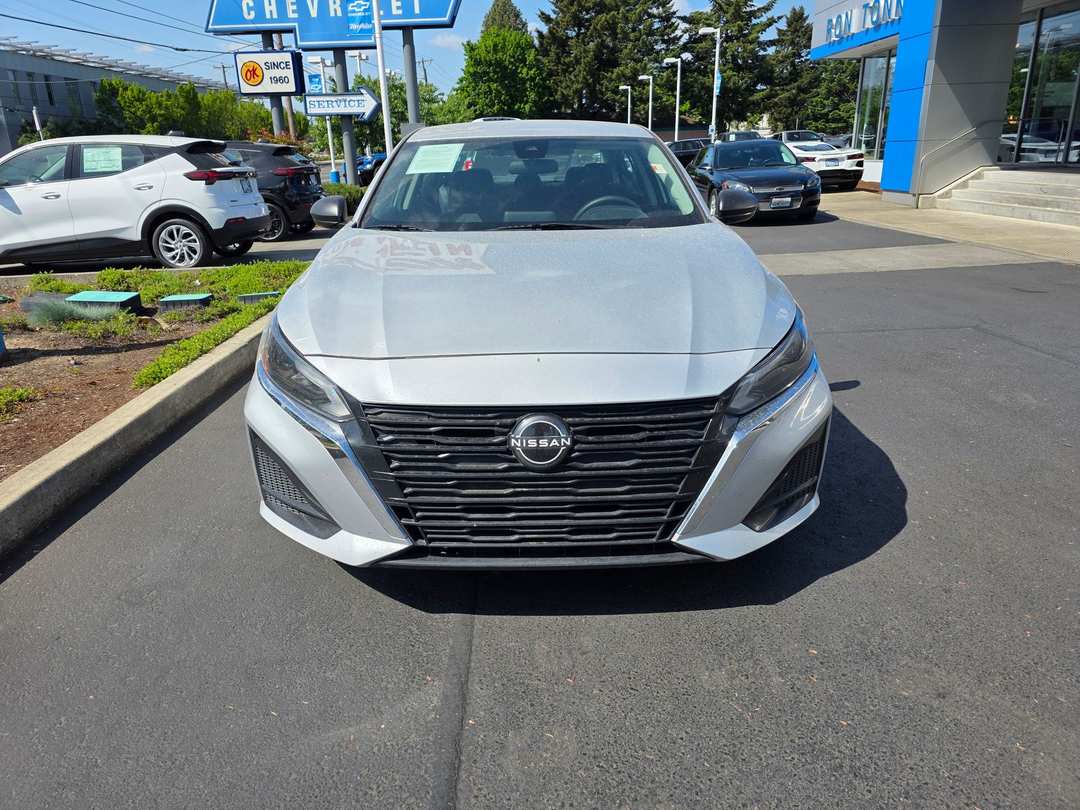 2024 Nissan Altima 2.5 SV - Image 3