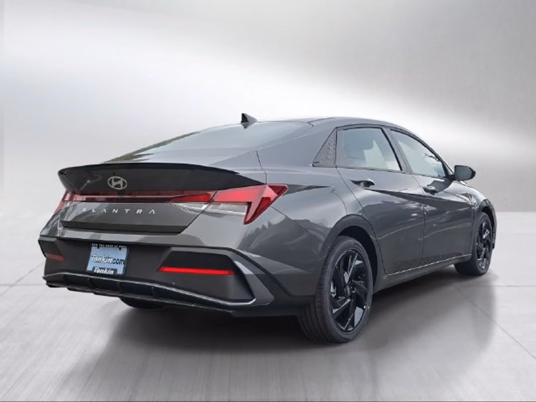 2026 Hyundai Elantra SEL Sport - Image 3