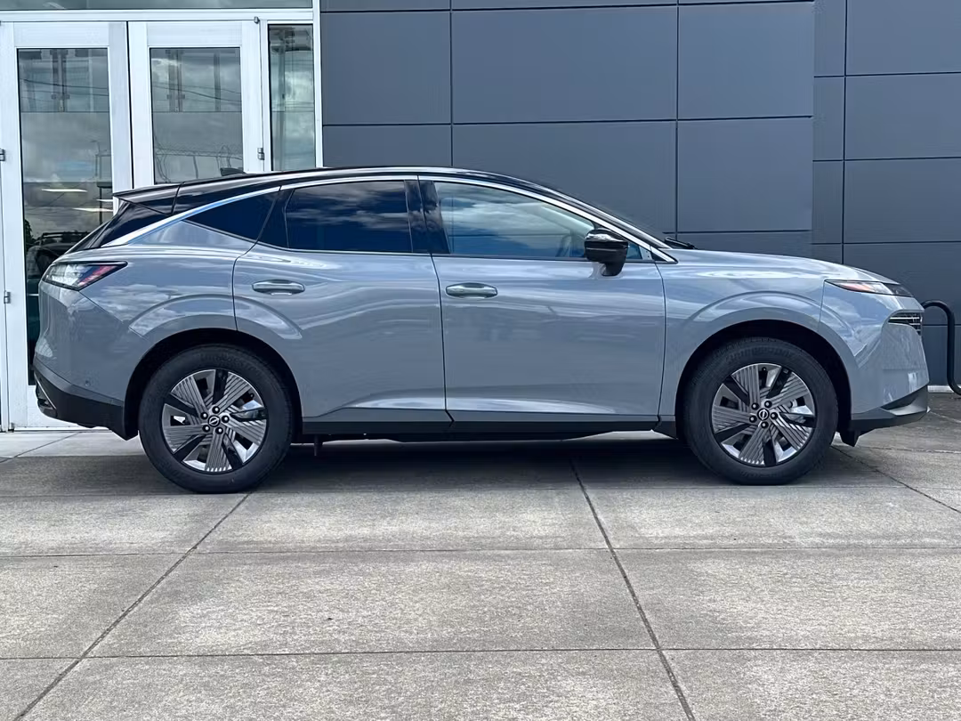 2025 Nissan Murano SL - Image 2