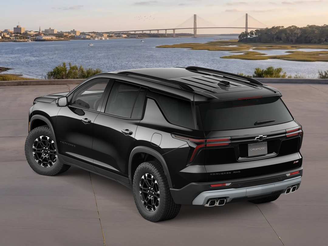 2027 Chevrolet Traverse Z71 - Image 2