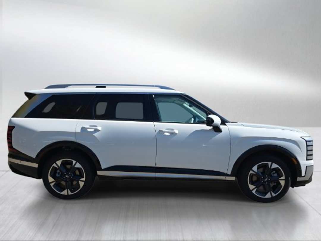 2027 Hyundai Palisade Hybrid Limited - Image 3