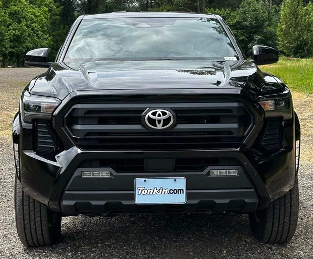 2025 Toyota Tacoma SR5 - Image 3