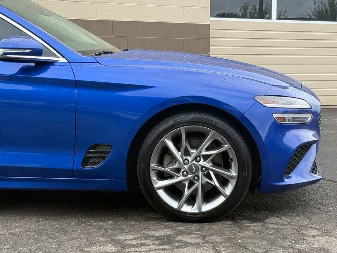 2022 Genesis G70 2.0T - Image 2
