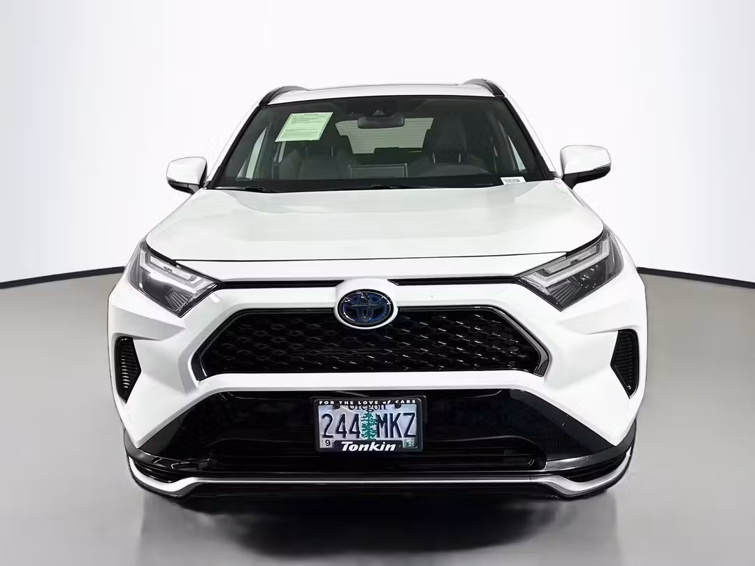 2023 Toyota Rav4 Prime SE - Image 2