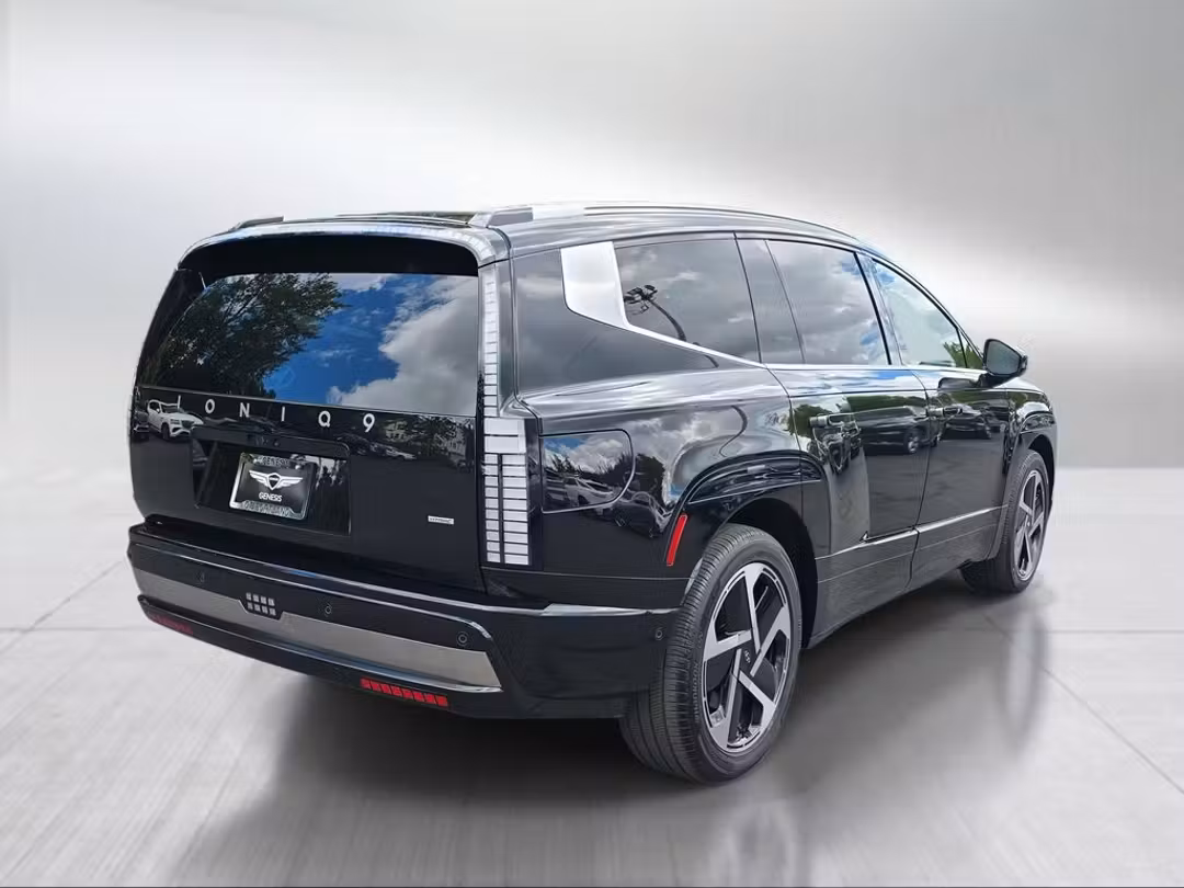 2026 Hyundai Ioniq 9 Performance Calligraphy - Image 3